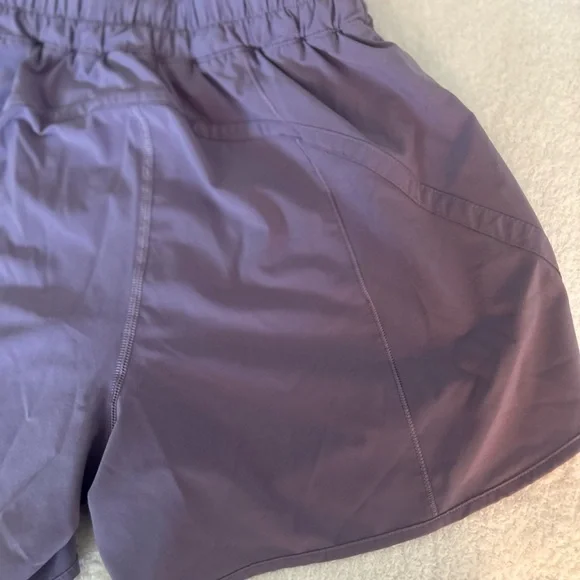 Lululemon Hotty-Hot High Rise Lined Shorts Size 6 - Picture 7 of 15